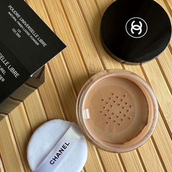 NWT Chanel POUDRE UNIVERSELLE LIBRE in 121